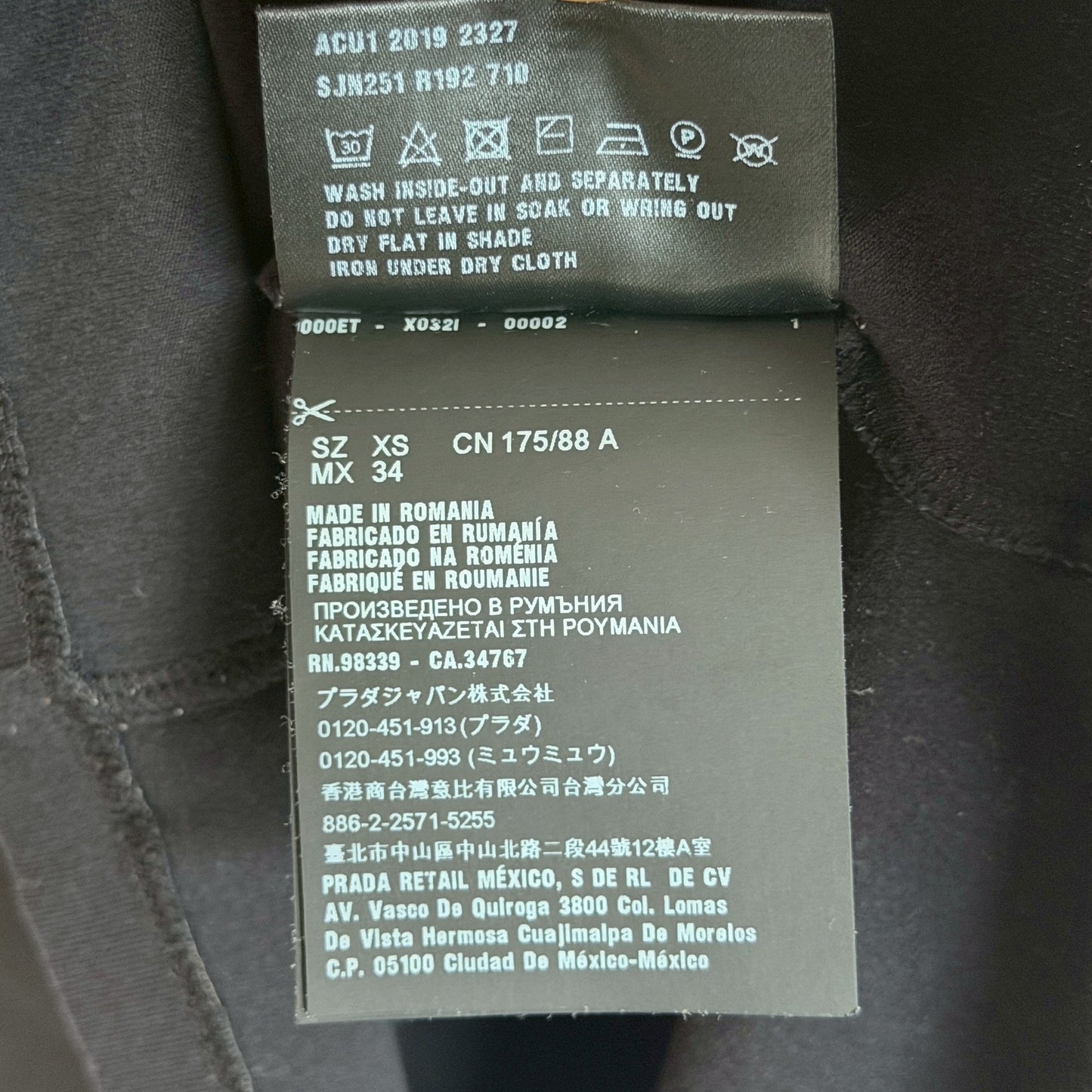 プラダ Tシャツ Vネック Re-Nylon ラバーロゴ