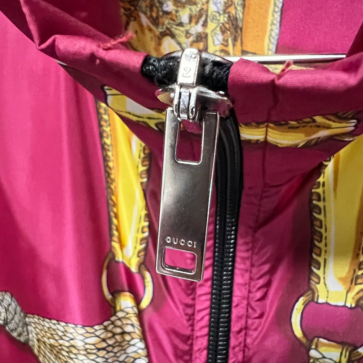 GUCCI グッチ ナイロンジャケット スカーフ柄