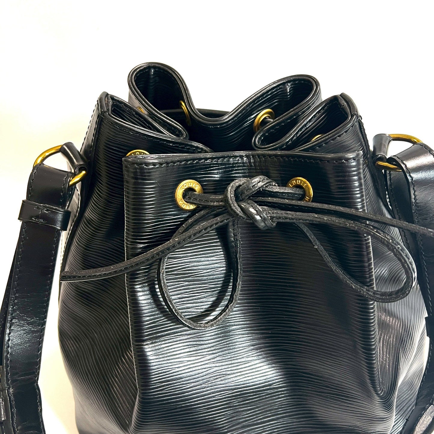 LOUIS VUITTON ルイヴィトン ノエ ショルダーバッグ エピ 巾着