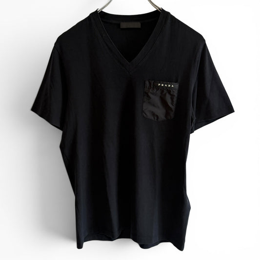 プラダ Tシャツ Vネック Re-Nylon ラバーロゴ