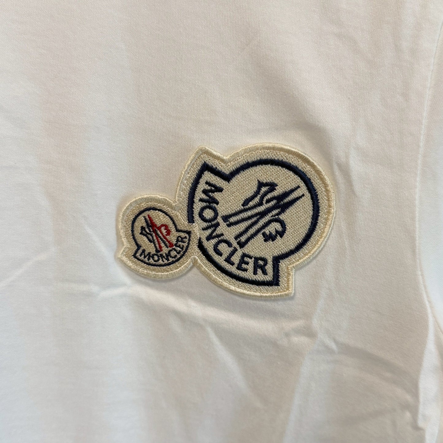 モンクレール Tシャツ モノグラムパッチ 肩ロゴ
