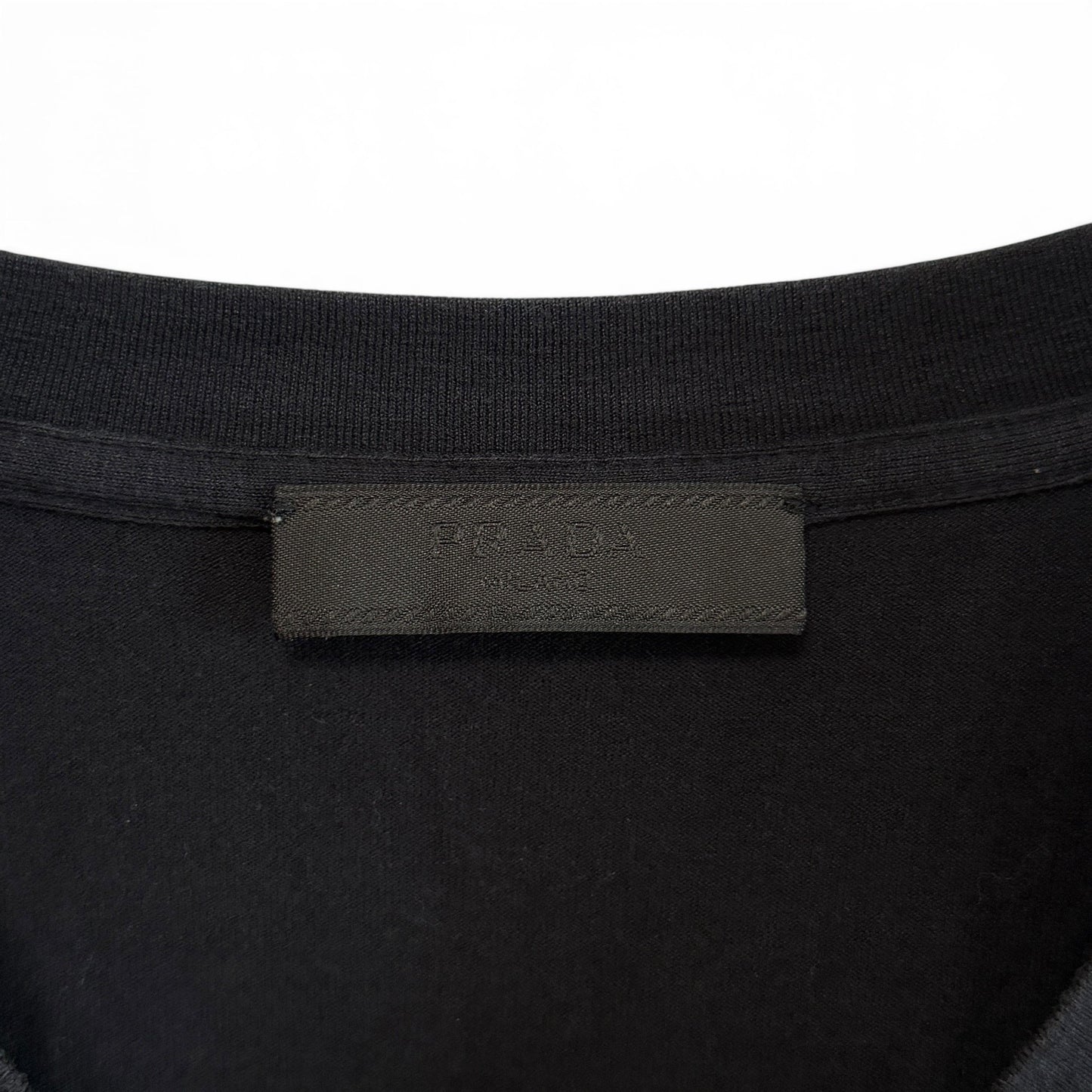 プラダ Tシャツ Vネック Re-Nylon ラバーロゴ