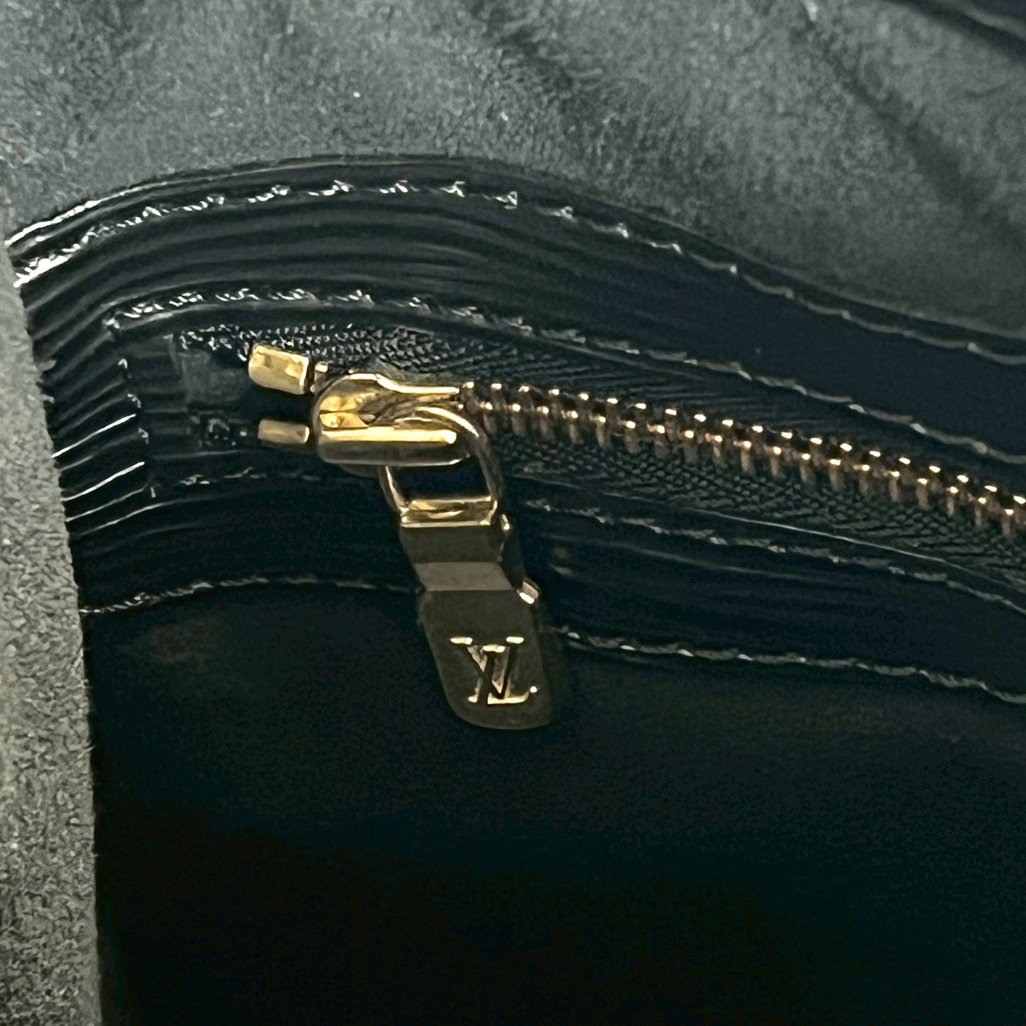 LOUIS VUITTON ルイヴィトン ノエ ショルダーバッグ エピ 巾着