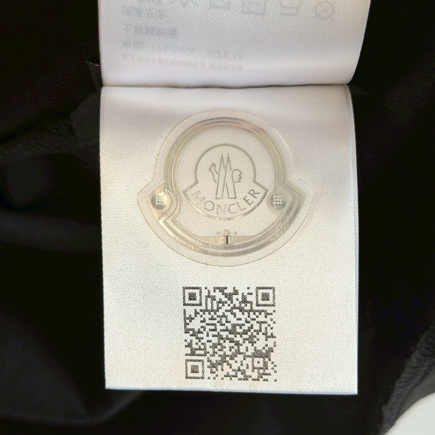 モンクレール Tシャツ ロゴプリント 肩ロゴ