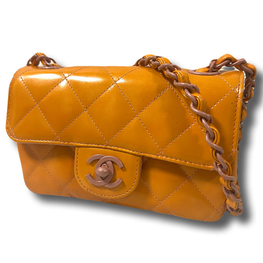 CHANEL シャネル　ミニマトラッセ　エナメルレザー　オレンジ