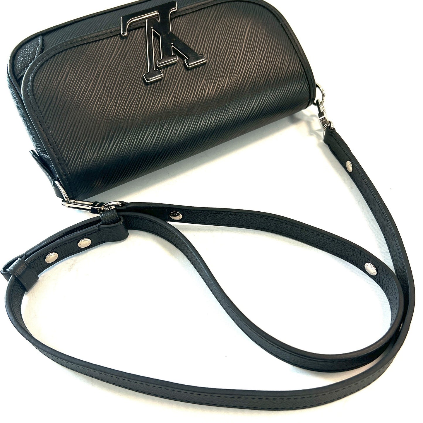 LOUIS VUITTON ルイヴィトン ショルダーバッグ エピ ビュシ NW