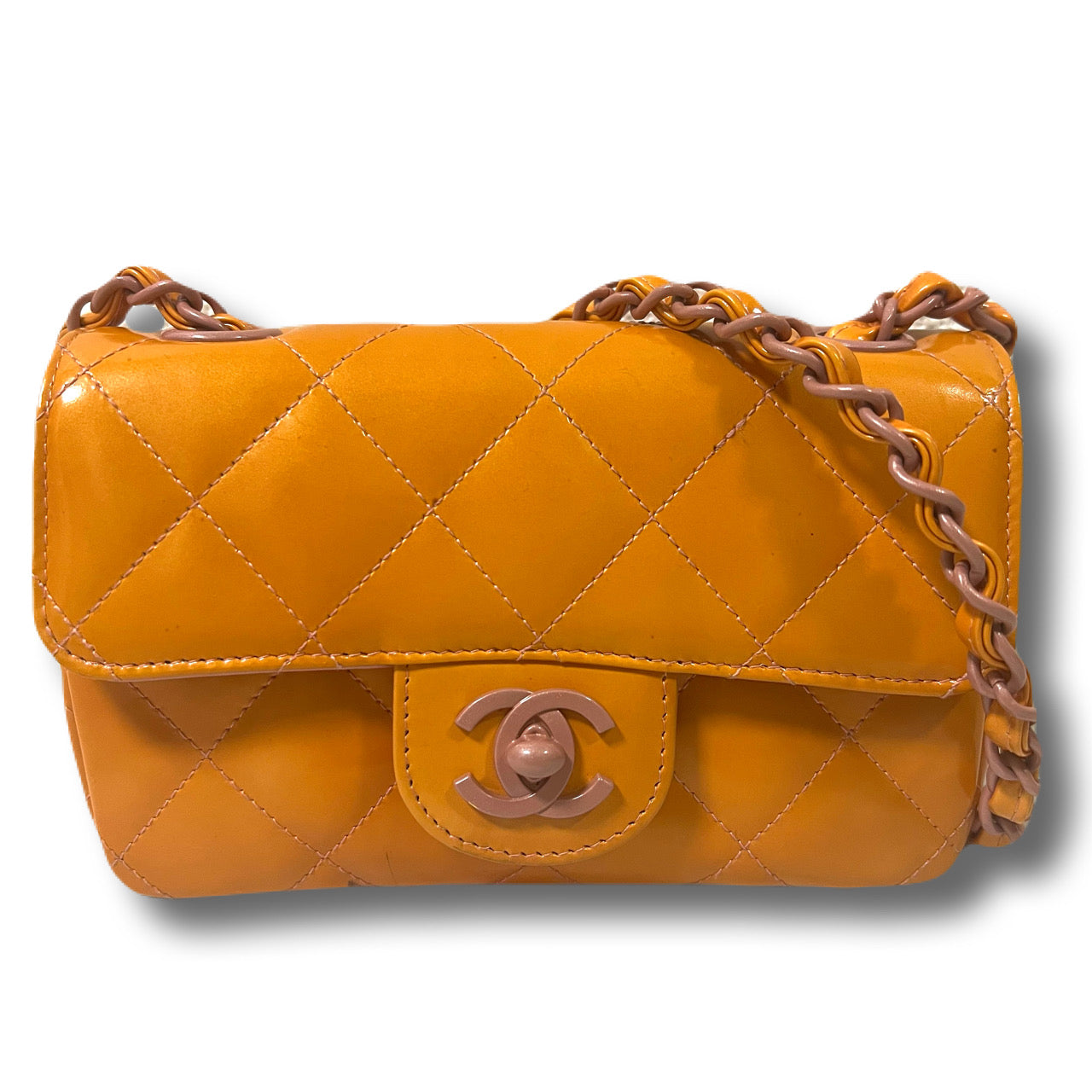 CHANEL シャネル　ミニマトラッセ　エナメルレザー　オレンジ