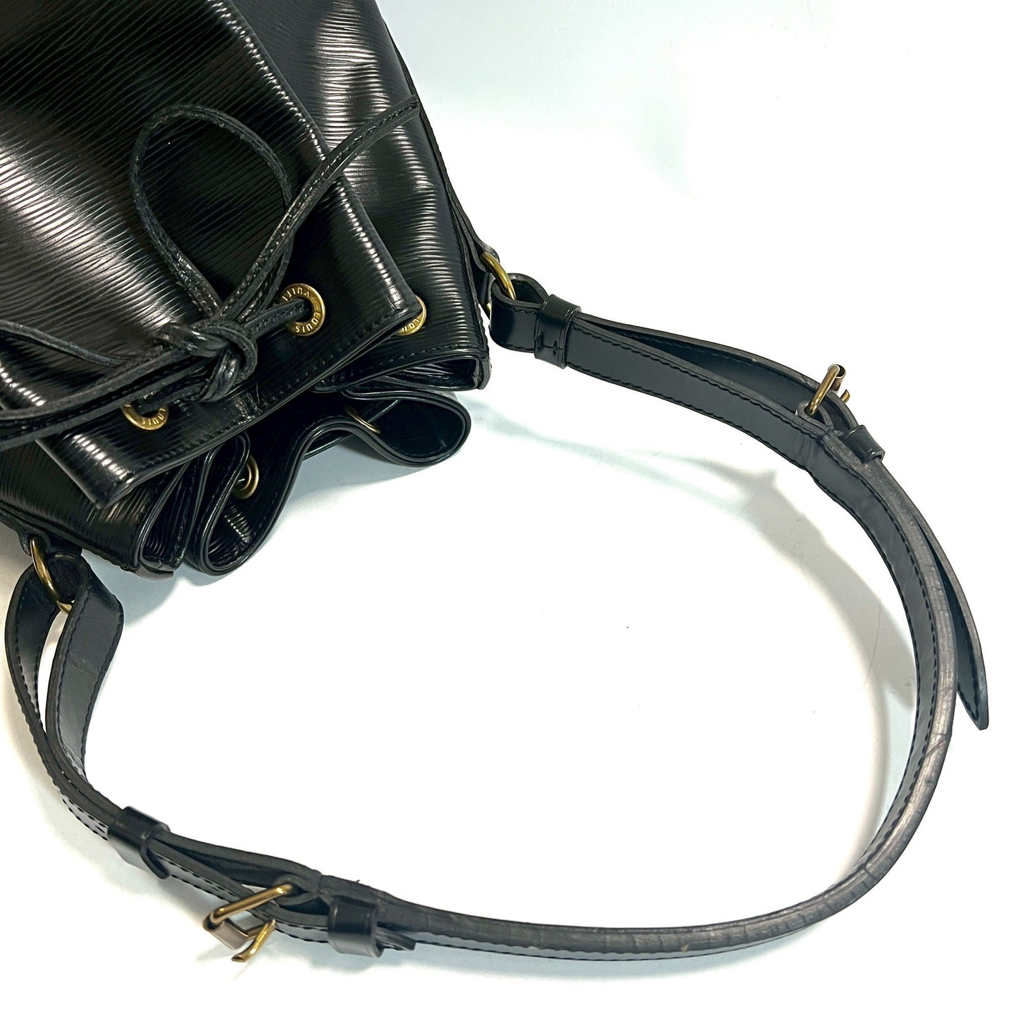 LOUIS VUITTON ルイヴィトン ノエ ショルダーバッグ エピ 巾着