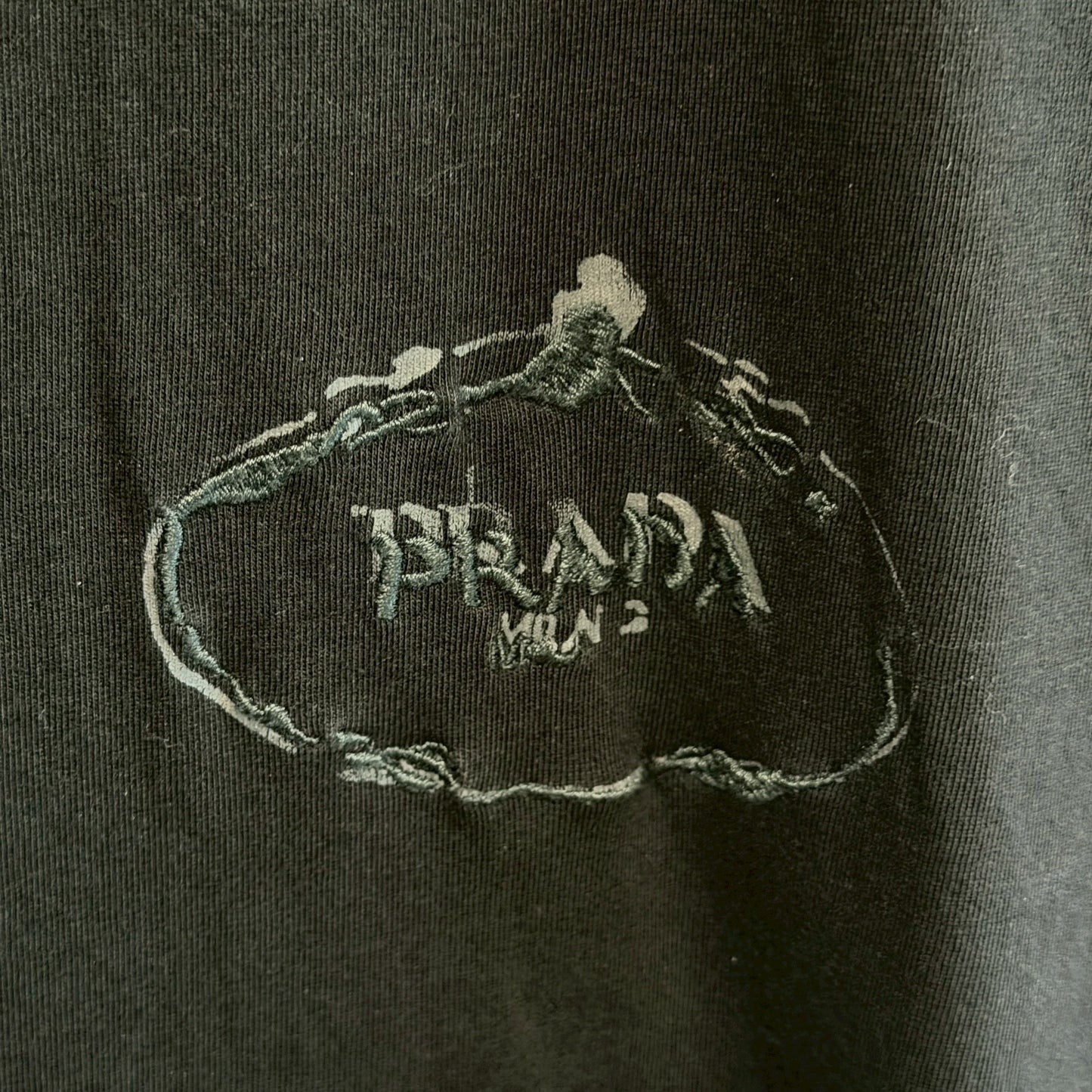 プラダ Tシャツ クルーネック ロゴ刺繍