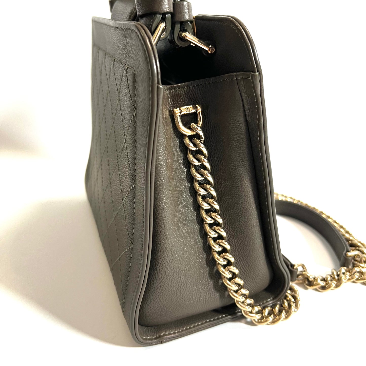 CHANEL シャネル　マトラッセ ショルダーバッグ　トップハンドル