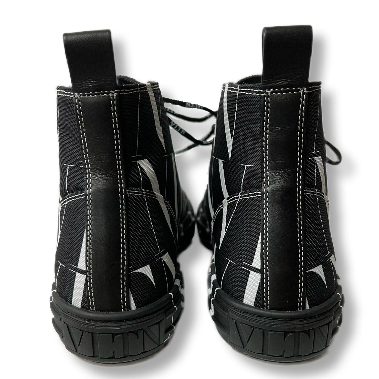 VALENTINO ヴァレンティノ　ハイカットスニーカー　総柄　ロゴプリント　ブラック　美品