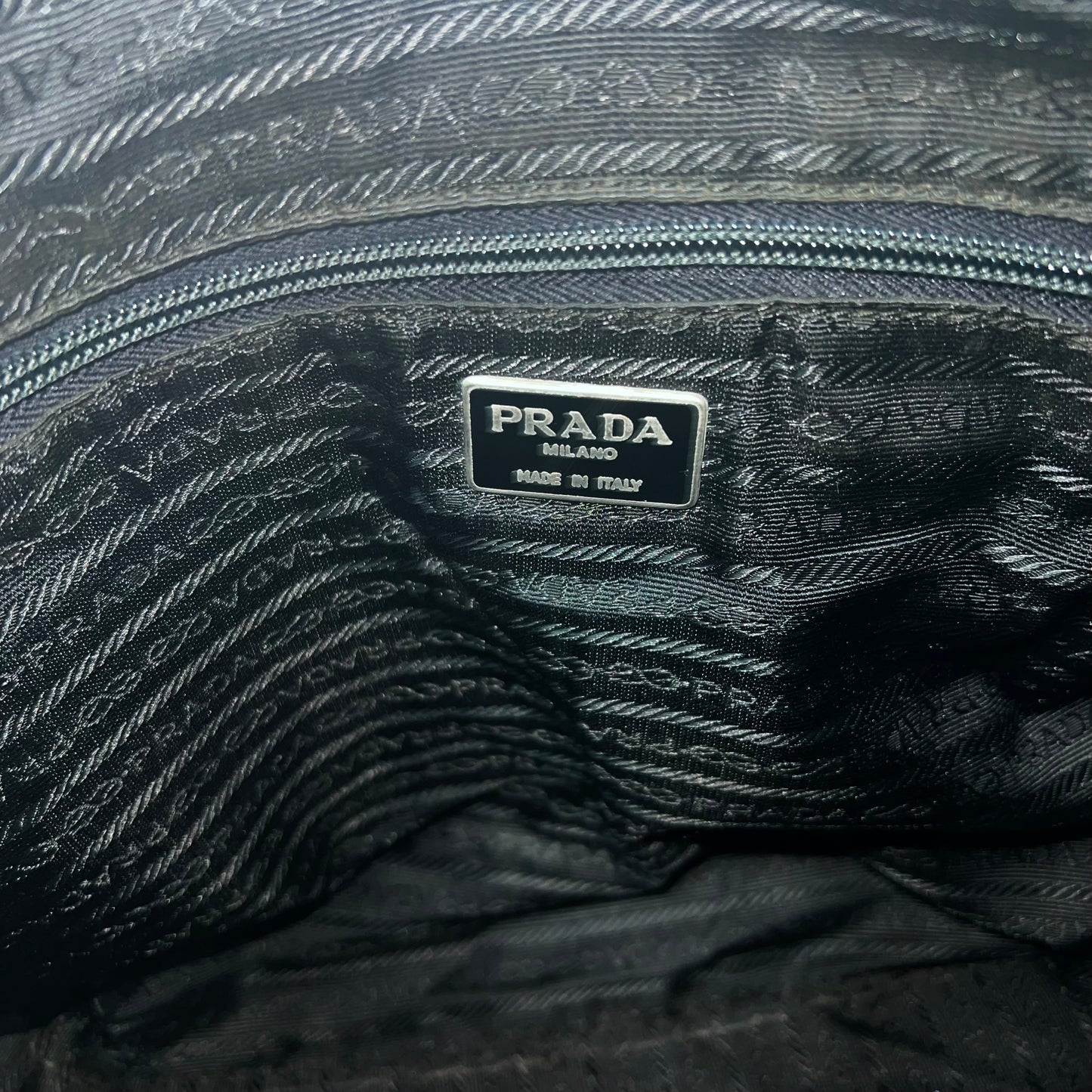 PRADA プラダ　ショルダーバッグ　オールレザー